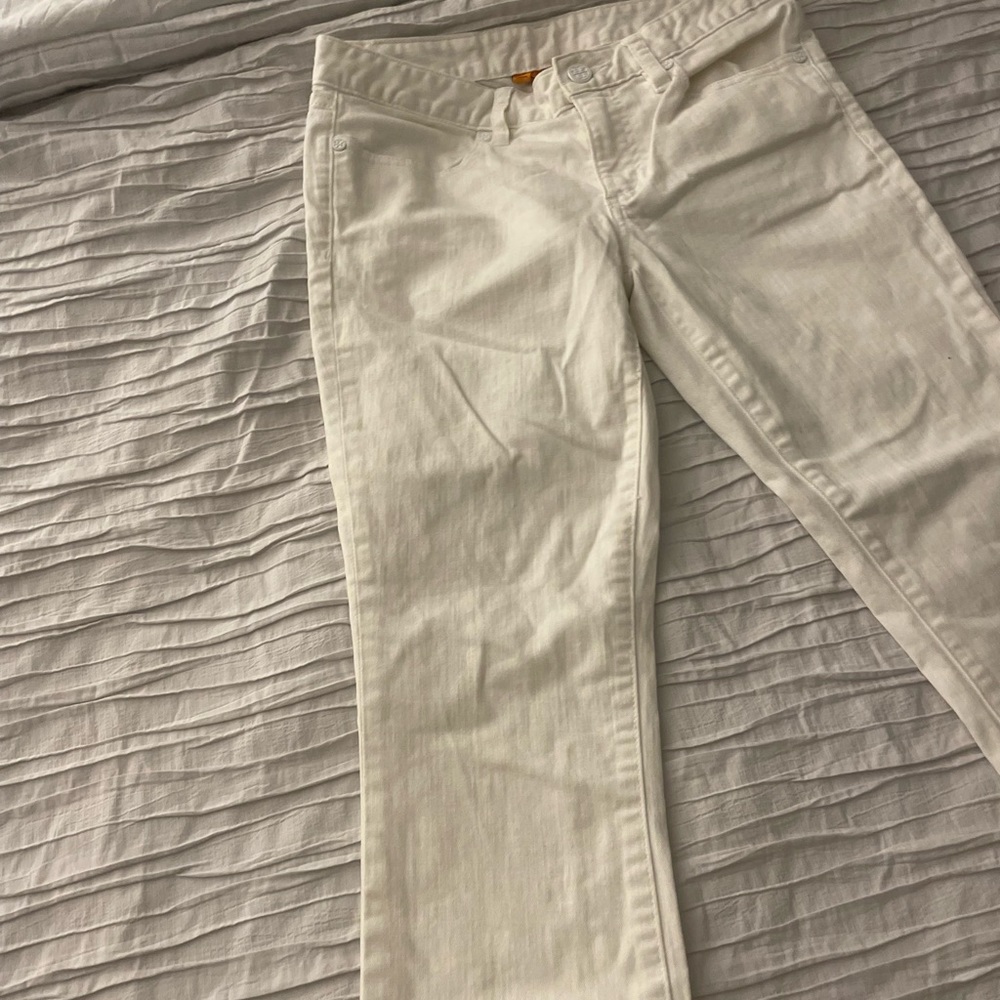 TROY BURCH WHITE JEANS SIZE 27 (NEVER WORN)!! In amazing shape